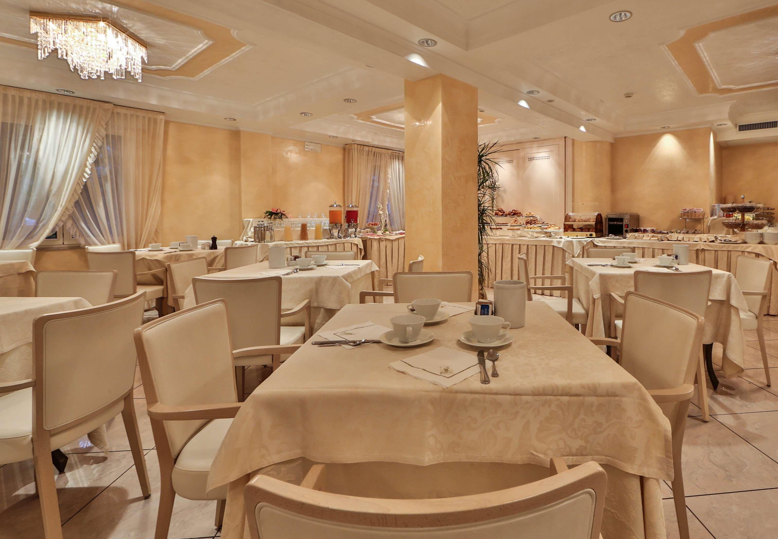 Hotel Globus, Sure Collection By Western