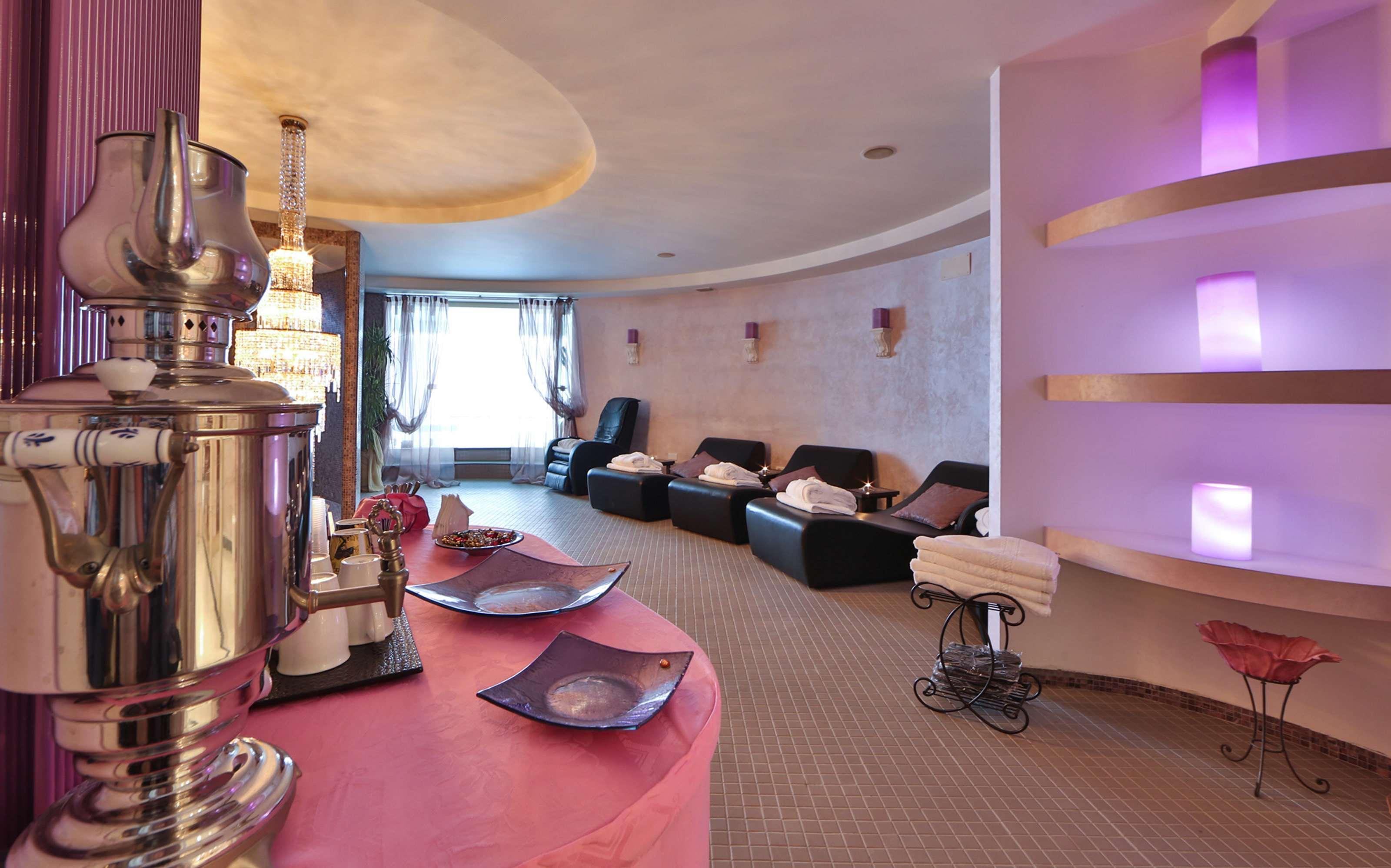 Globus, Sure Collection By Western Hotel