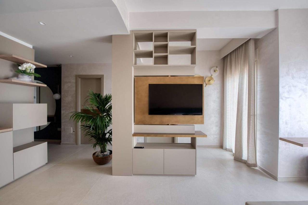 Globus, Sure Collection By Western