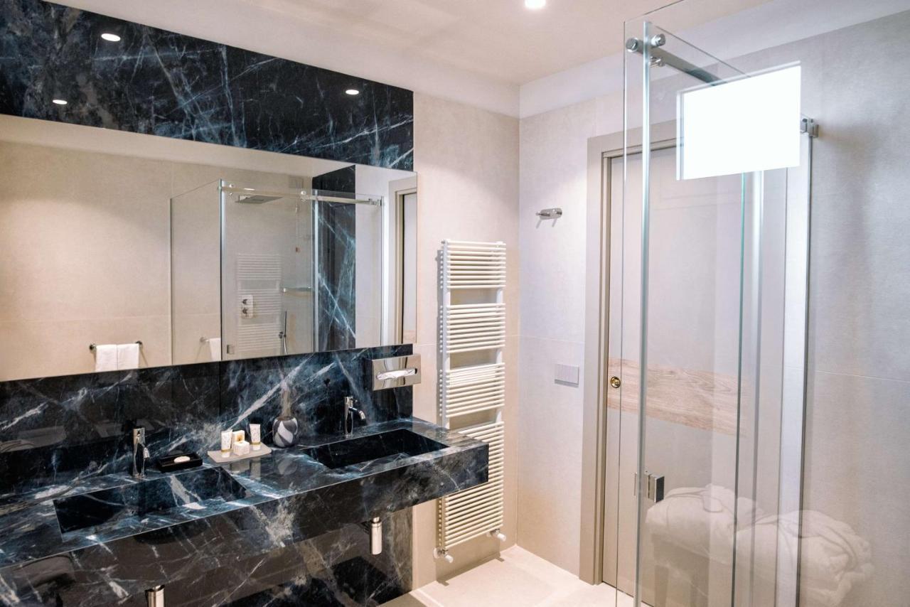 Hotel Globus, Sure Collection By Western 4*