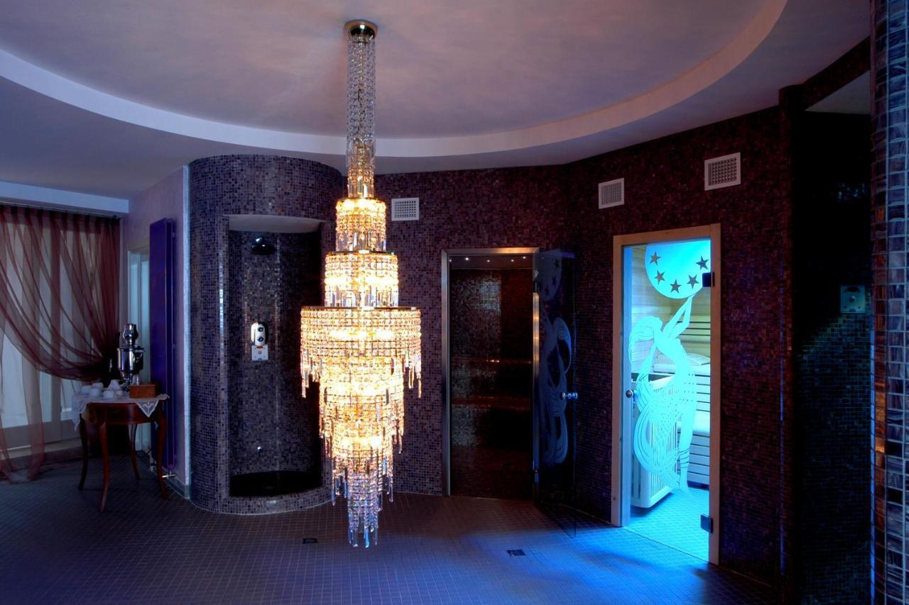 Globus, Sure Collection By Western Hotel